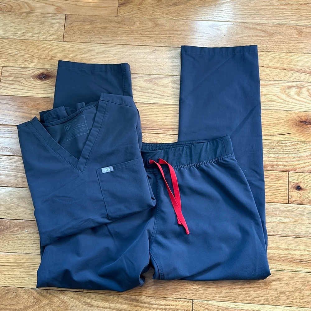 Figs Catarina medium top and Livingston medium pants.